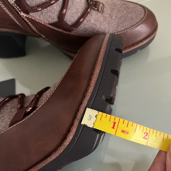 Brown Naturalizer water repellent, manmade leather boots. Size 8, NWT, no box - Picture 8 of 8